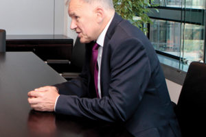 Discussion between Vytenis Andriukaitis, on the right, and Jean-