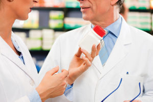 Pharmacist-non-identified-for-Ed-Madden-ThinkstockPhotos-110875891
