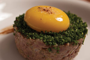 steak-tartare1-ThinkstockPhotos-538326649