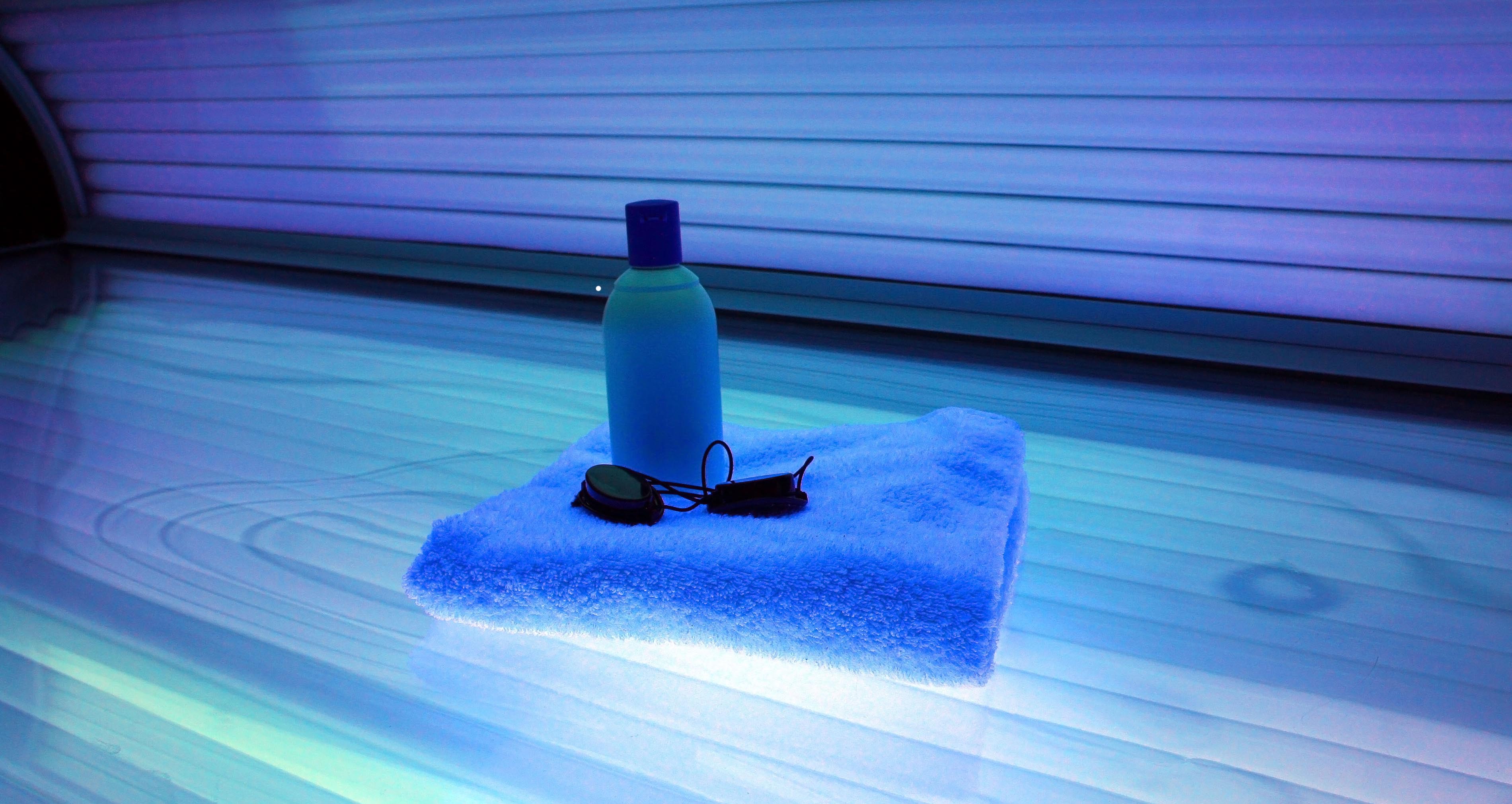 Health Minister considers tighter restrictions on sunbed use