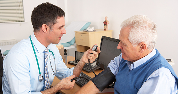 La plupart des personnes de plus de 50 ans souffrant d’hypertension artérielle ne sont pas correctement prises en charge.