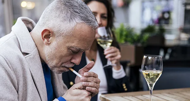 Male daily smokers aged 20 were expected to lose eight years of life and incur an additional €28,000 in healthcare costs over their lifetime compared to a non-smoker